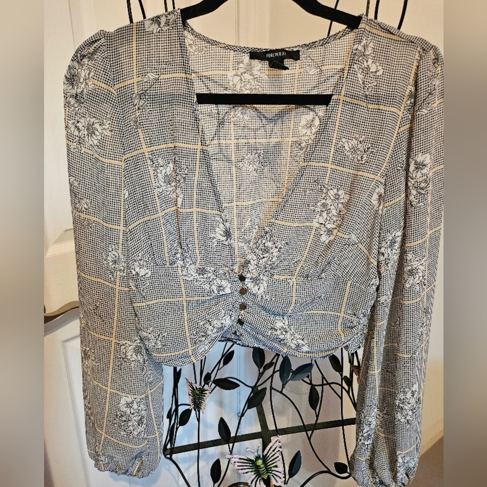 Sheer flower‎ crop top